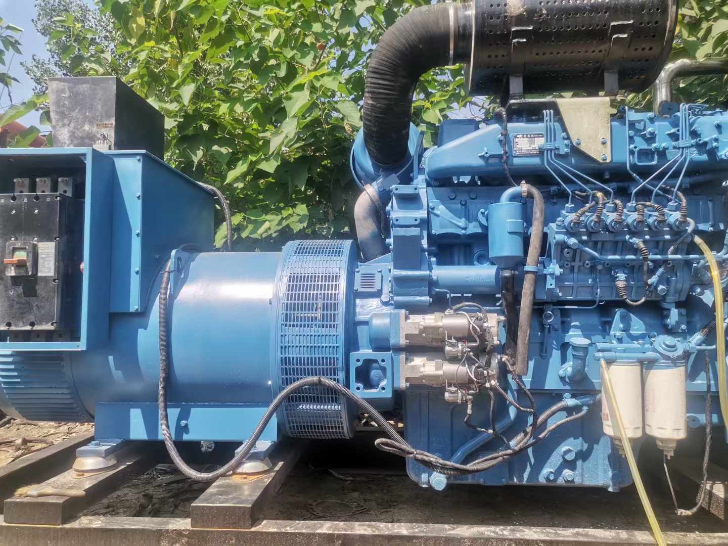 卡若详细说明降低 800kW 柴油发电机输出电流波动的方法