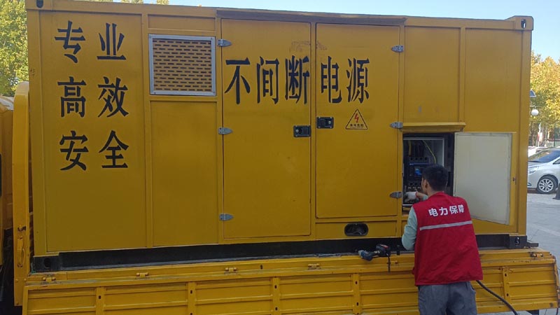 卡若柴油发电机组和UPS电源配合使用时,如何避免切换过程中的电力中断?